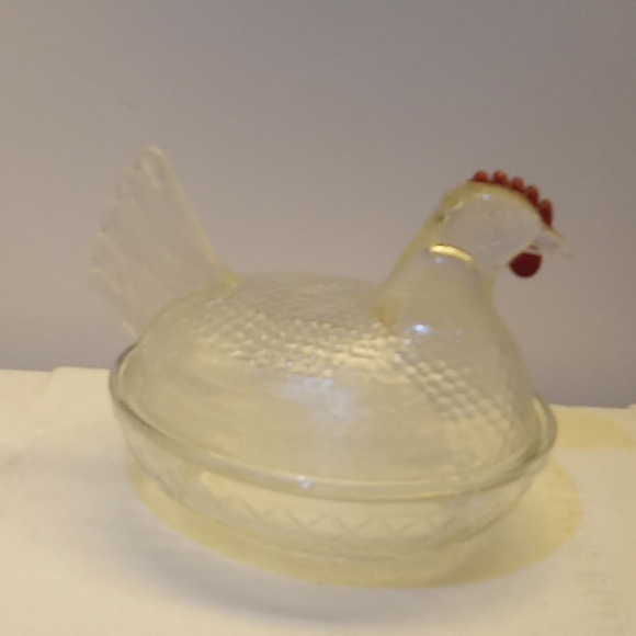 Vintage Glass Nesting Hen - Picture 1 of 7